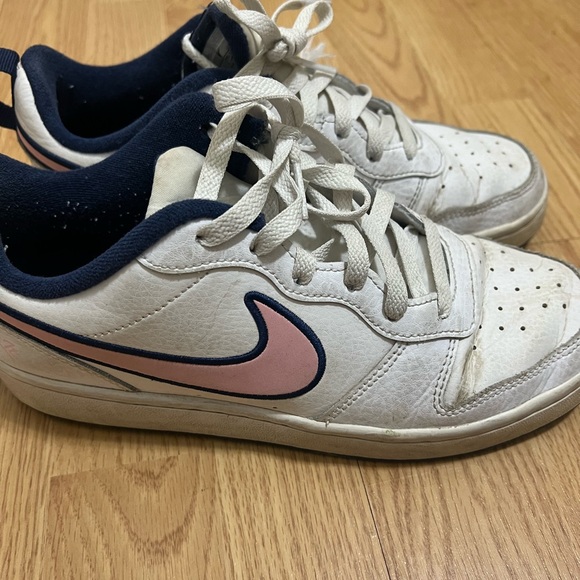 Nike , White , youth size 6.5 - Picture 4 of 8